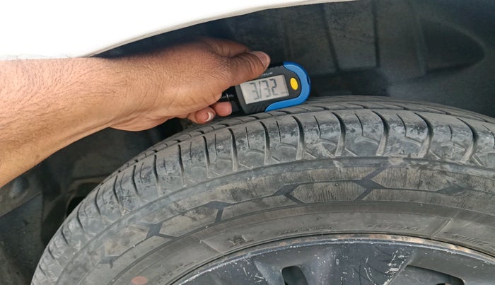 2020 Maruti Swift VXI, Petrol, Manual, 1,18,000 km, tyre