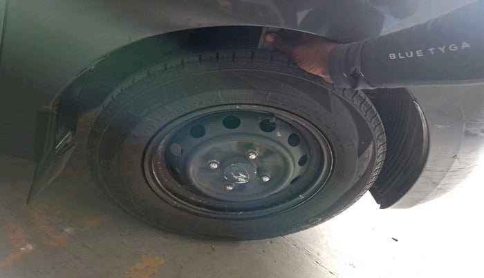 2017 Hyundai Eon ERA +, Petrol, Manual, 78,962 km, tyre