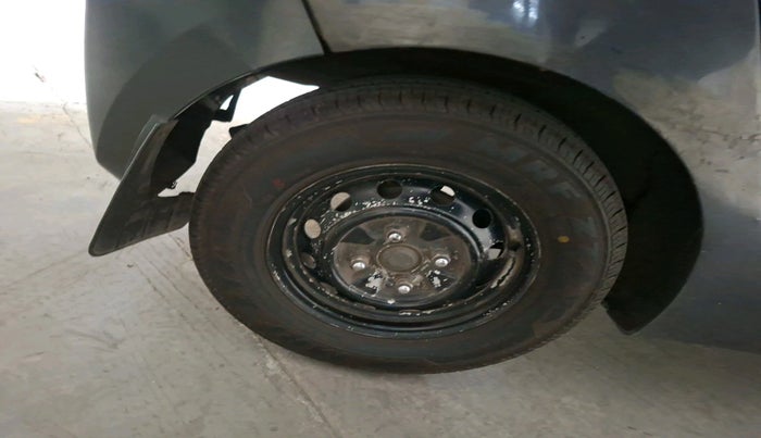 2017 Hyundai Eon ERA +, Petrol, Manual, 78,962 km, tyre