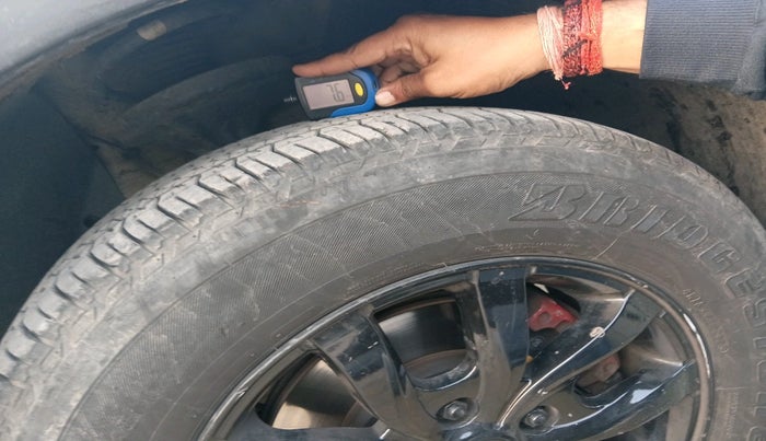 2014 Mahindra XUV500 W6, Diesel, Manual, 1,34,232 km, tyre