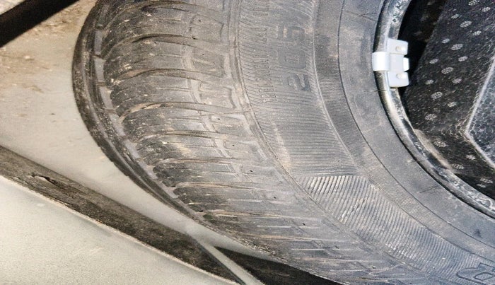 2014 Volkswagen Jetta COMFORTLINE TDI, Diesel, Manual, 1,20,449 km, tyre