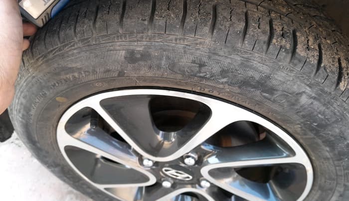 2017 Hyundai Grand i10 SPORTZ (O) AT 1.2 KAPPA VTVT, CNG, Automatic, 37,401 km, tyre