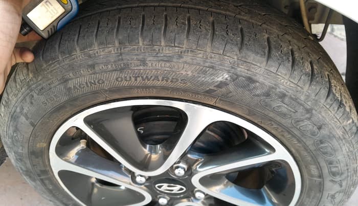 2017 Hyundai Grand i10 SPORTZ (O) AT 1.2 KAPPA VTVT, CNG, Automatic, 37,401 km, tyre
