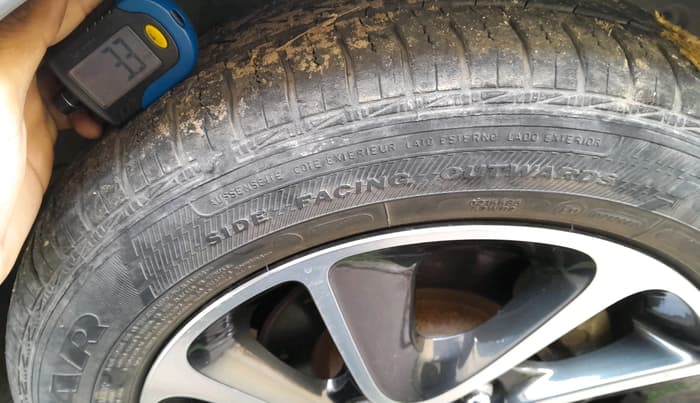 2017 Hyundai Grand i10 SPORTZ (O) AT 1.2 KAPPA VTVT, CNG, Automatic, 37,401 km, tyre