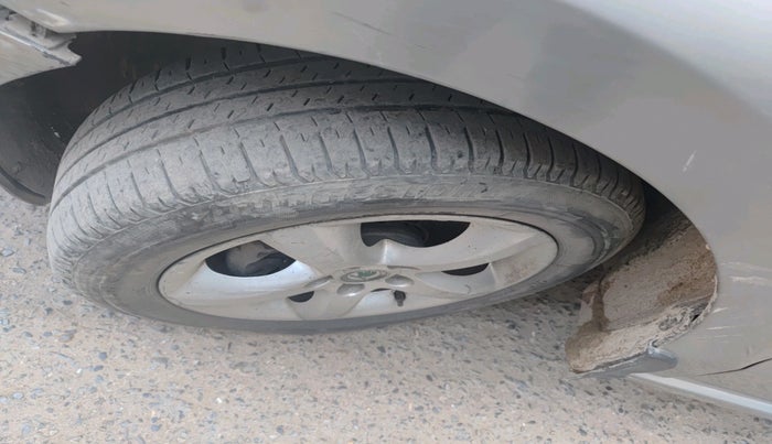 2012 Skoda Rapid ELEGANCE 1.6 TDI CR MT, Diesel, Manual, 77,280 km, tyre