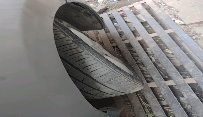 2012 Skoda Rapid ELEGANCE 1.6 TDI CR MT, Diesel, Manual, 77,280 km, tyre