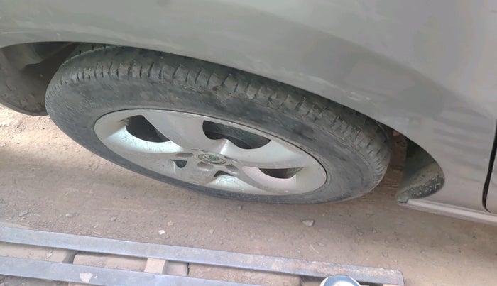 2012 Skoda Rapid ELEGANCE 1.6 TDI CR MT, Diesel, Manual, 77,280 km, tyre