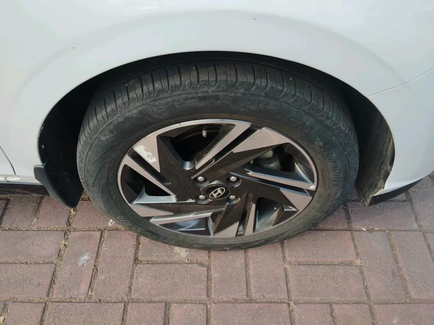 2022 Hyundai NEW I20 ASTA (O) 1.2 AT, Petrol, Automatic, 26,258 km, tyre