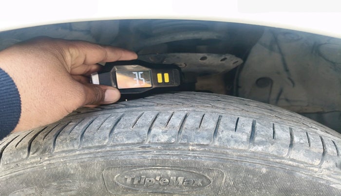 2015 Honda City 1.5L I-DTEC V, Diesel, Manual, 1,70,345 km, tyre