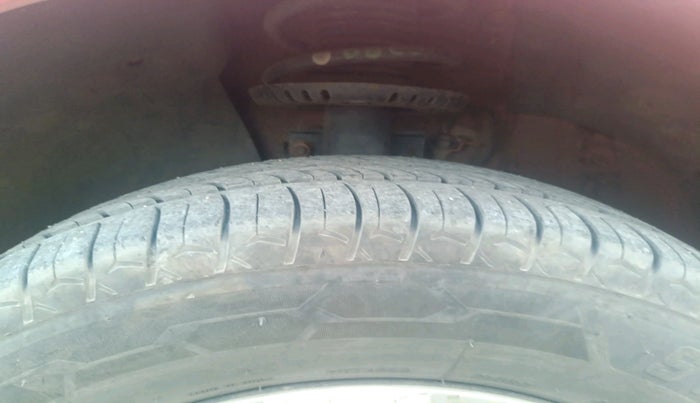 2011 Volkswagen Polo TRENDLINE 1.2L PETROL, Petrol, Manual, 1,06,703 km, tyre