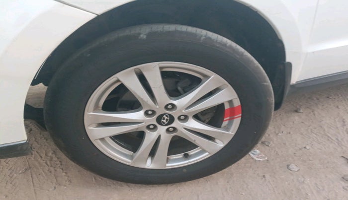 2012 Hyundai Santa Fe 4 WD, Diesel, Manual, 2,15,194 km, tyre