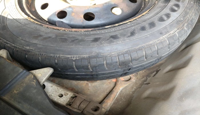 2017 Maruti Dzire VDI, Diesel, Manual, 1,88,171 km, tyre