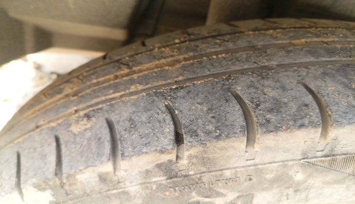 2017 Maruti Dzire VDI, Diesel, Manual, 1,88,171 km, tyre