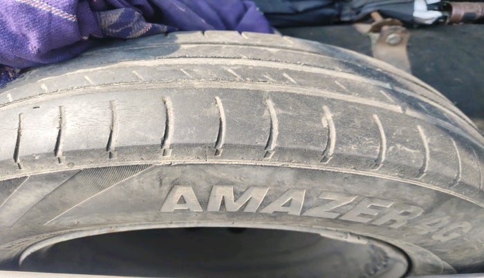 2011 Maruti Swift VXI, CNG, Manual, 78,720 km, tyre