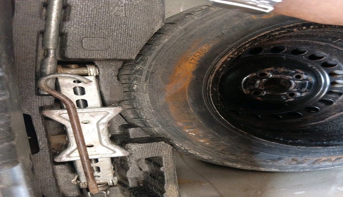 2015 Honda Amaze 1.5L I-DTEC VX, Diesel, Manual, 1,35,599 km, tyre