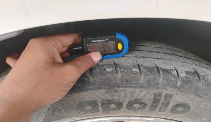 2014 Ford Ecosport TITANIUM 1.0L ECOBOOST, Petrol, Manual, 98,447 km, tyre