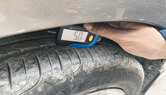 2016 Volkswagen Vento HIGHLINE 1.5 AT, Diesel, Automatic, 1,59,269 km, tyre