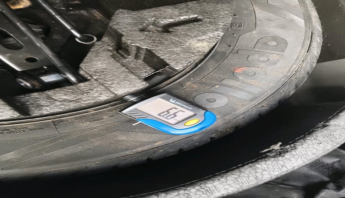 2016 Volkswagen Vento HIGHLINE 1.5 AT, Diesel, Automatic, 1,59,269 km, tyre