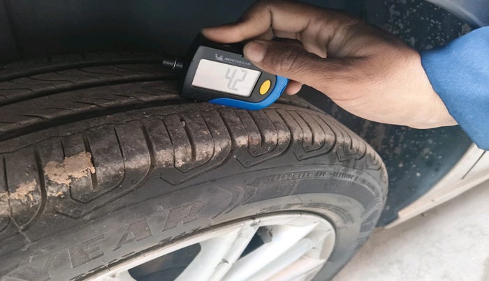 2016 Volkswagen Vento HIGHLINE 1.5 AT, Diesel, Automatic, 1,59,269 km, tyre