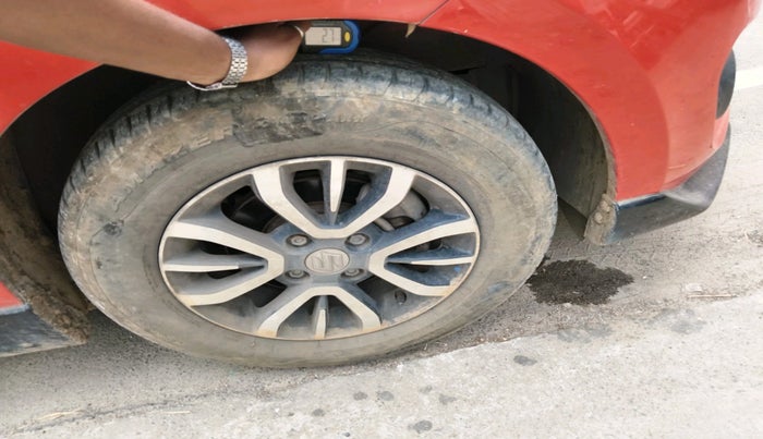 2021 Maruti Swift VXI, Petrol, Manual, 27,944 km, tyre