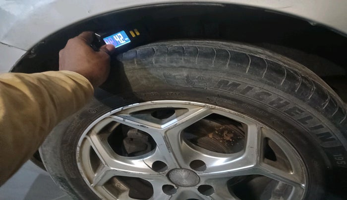 2012 Maruti Swift Dzire LXI, Petrol, Manual, 49,900 km, tyre