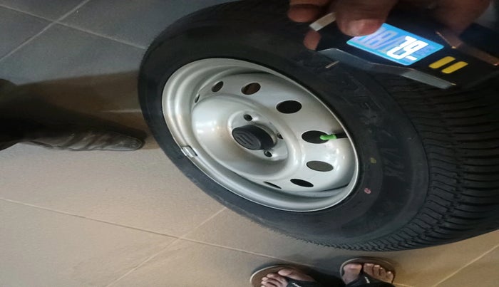 2012 Maruti Swift Dzire LXI, Petrol, Manual, 49,900 km, tyre