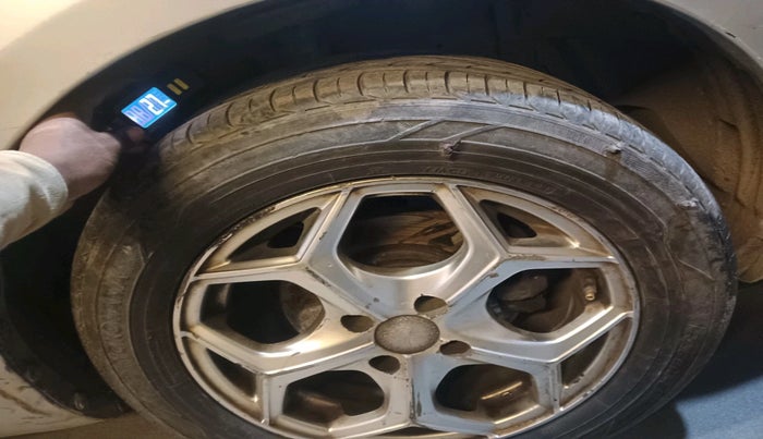 2012 Maruti Swift Dzire LXI, Petrol, Manual, 49,900 km, tyre