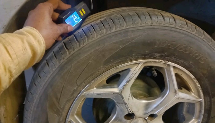 2012 Maruti Swift Dzire LXI, Petrol, Manual, 49,900 km, tyre