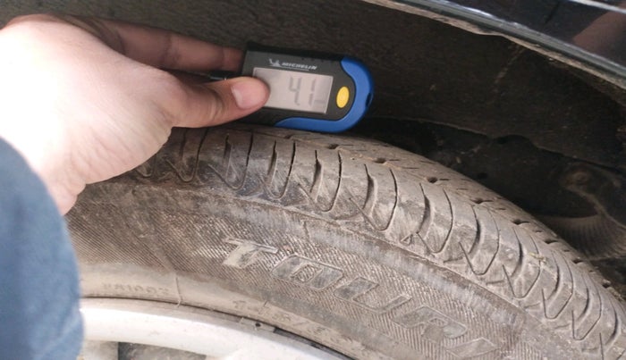 2011 Hyundai Santro Xing GLS, Petrol, Manual, 77,348 km, tyre