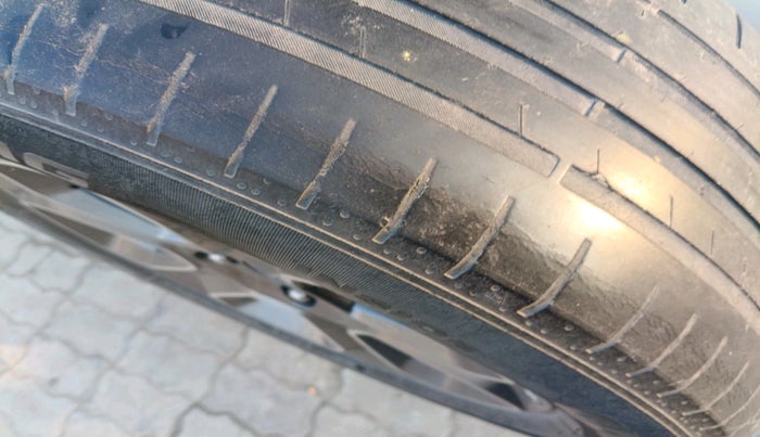 2019 Ford Ecosport TITANIUM 1.5L SPORTS(SUNROOF) DIESEL, Diesel, Manual, 1,77,278 km, tyre