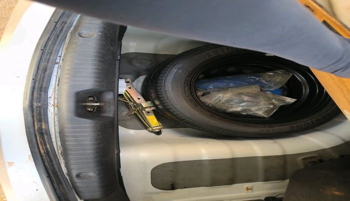 2015 Hyundai Verna FLUIDIC 4S 1.6 VTVT S(O), Petrol, Manual, 44,781 km, tyre