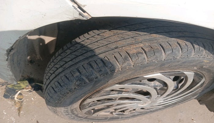 2015 Honda Amaze 1.2L I-VTEC S, Petrol, Manual, 95,415 km, tyre