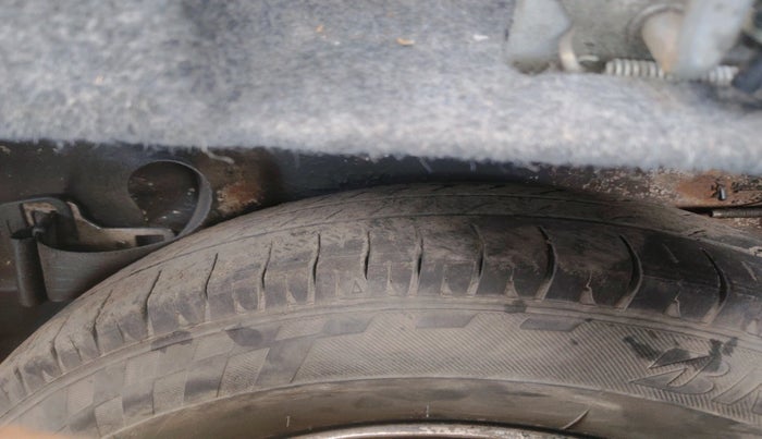 2011 Maruti Alto LXI, Petrol, Manual, 60,880 km, tyre