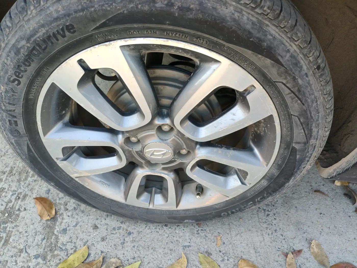 2017 Hyundai i20 Active 1.2 S, Petrol, Manual, 1,29,788 km, tyre