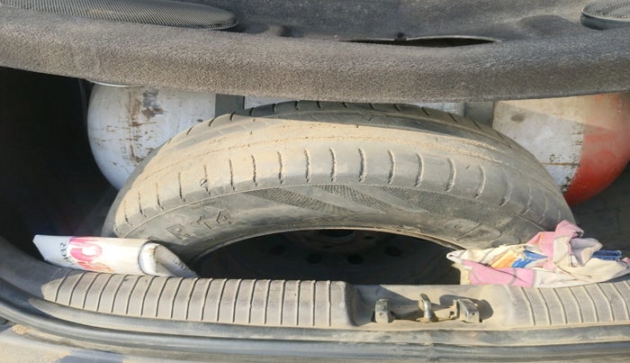 2010 Hyundai i20 SPORTZ 1.2, CNG, Manual, 1,67,497 km, tyre