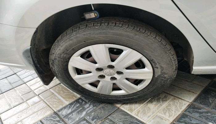 2013 Volkswagen Vento TRENDLINE DIESEL 1.6, Diesel, Manual, 84,196 km, tyre