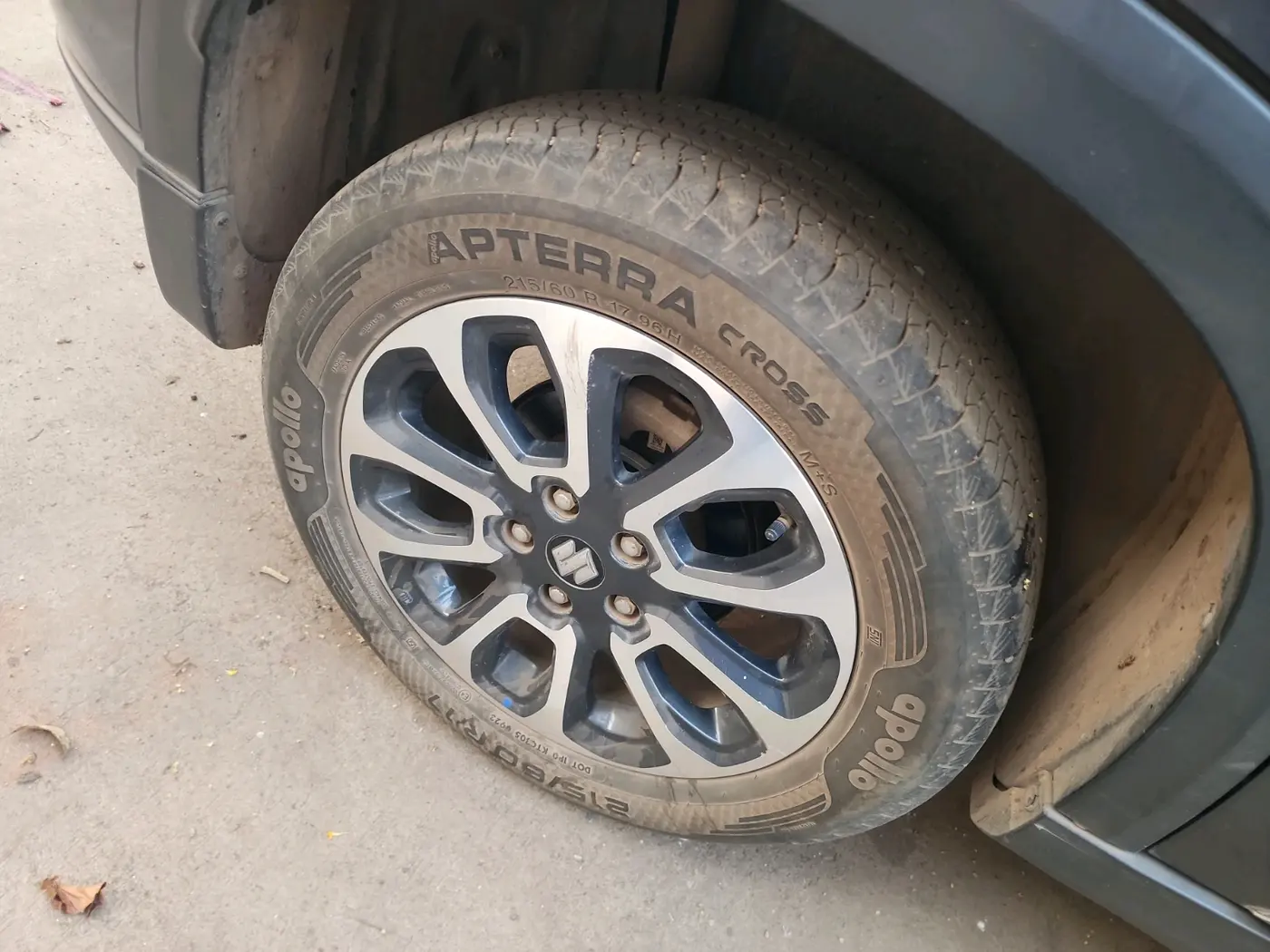 2023 Maruti Grand Vitara ZETA SMART HYBRID, Petrol, Manual, 46,492 km, tyre