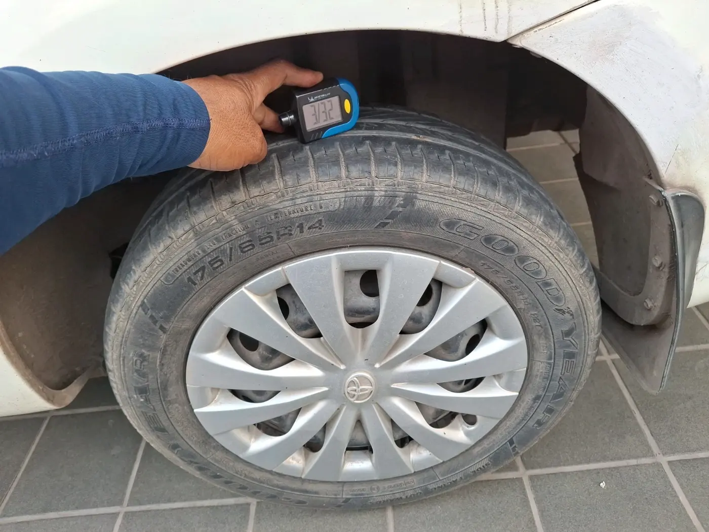 2012 Toyota Etios G, Petrol, Manual, 32,313 km, tyre
