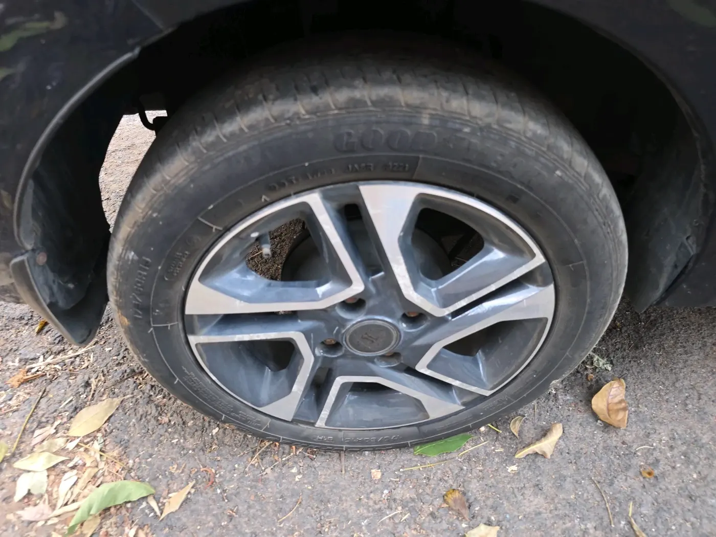 2021 Tata TIGOR XZA PLUS PETROL, Petrol, Automatic, 36,534 km, tyre