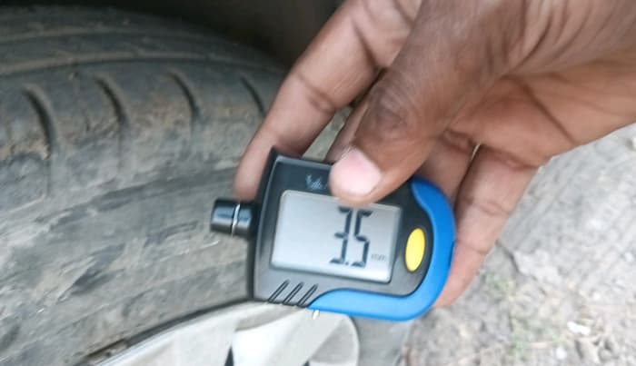 2022 Maruti Dzire VXI CNG, CNG, Manual, 43,459 km, tyre