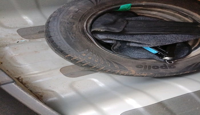 2020 Hyundai AURA E 1.2, Petrol, Manual, 36,002 km, tyre