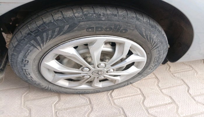 2020 Hyundai AURA E 1.2, Petrol, Manual, 36,002 km, tyre