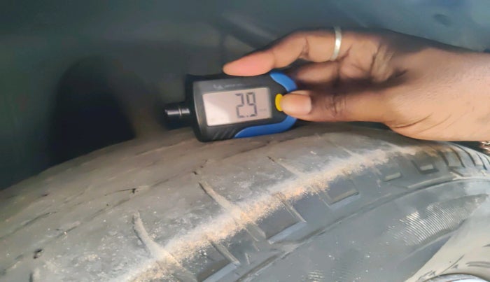 2023 Mahindra XUV300 W6 1.5 Sunroof Diesel, Diesel, Manual, 47,066 km, tyre