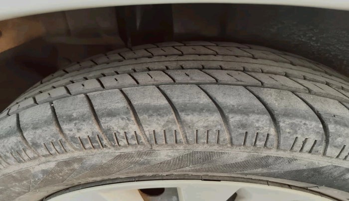 2012 Maruti Ertiga VDI, Diesel, Manual, 1,37,779 km, tyre