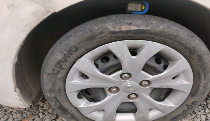 2014 Hyundai Grand i10 SPORTZ 1.1 CRDI, Diesel, Manual, 1,45,096 km, tyre