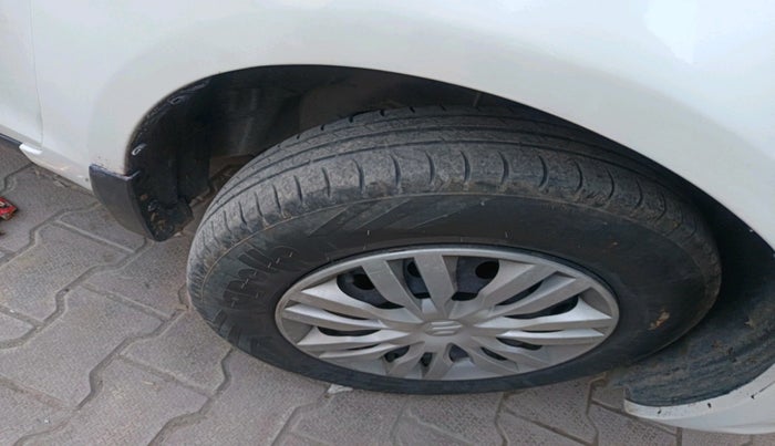2015 Maruti Swift VDI, Diesel, Manual, 1,00,221 km, tyre