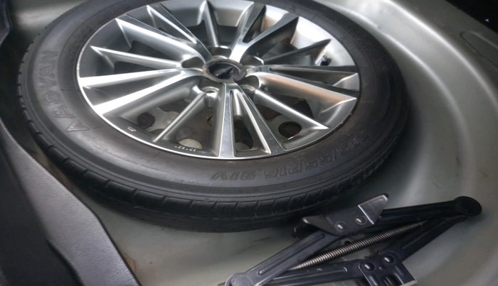 2015 Toyota Corolla Altis VL CVT PETROL, Petrol, Automatic, 1,09,236 km, tyre