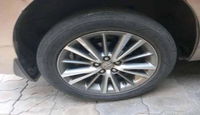 2015 Toyota Corolla Altis VL CVT PETROL, Petrol, Automatic, 1,09,236 km, tyre