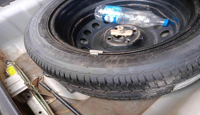 2013 Hyundai Verna FLUIDIC 1.6 VTVT SX, Petrol, Manual, 1,23,893 km, tyre