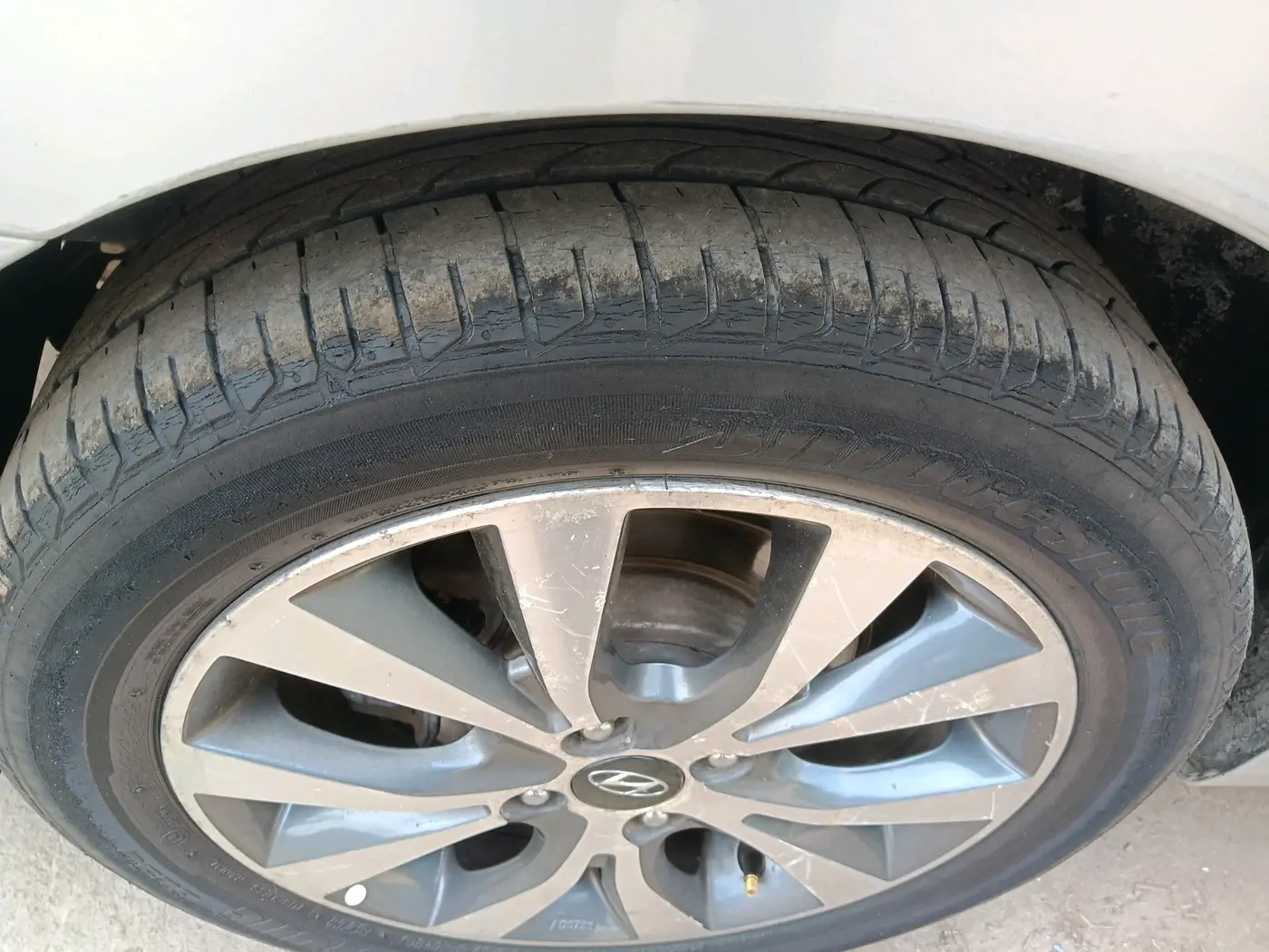 2013 Hyundai Verna FLUIDIC 1.6 VTVT SX, Petrol, Manual, 1,23,893 km, tyre